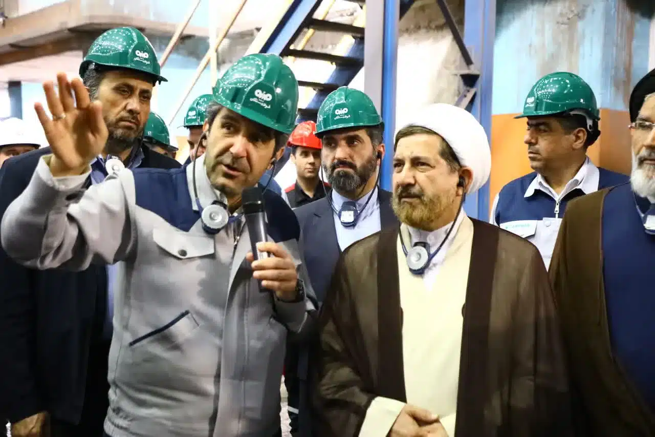 همه پای کار آمدند