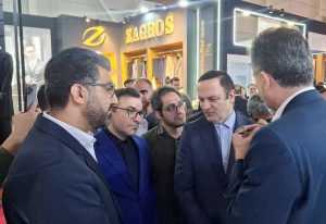 بازدید دبیر شورای عالی مناطق آزاد از غرفه منطقه آزاد اروند و تاکید بر توسعه صادرات