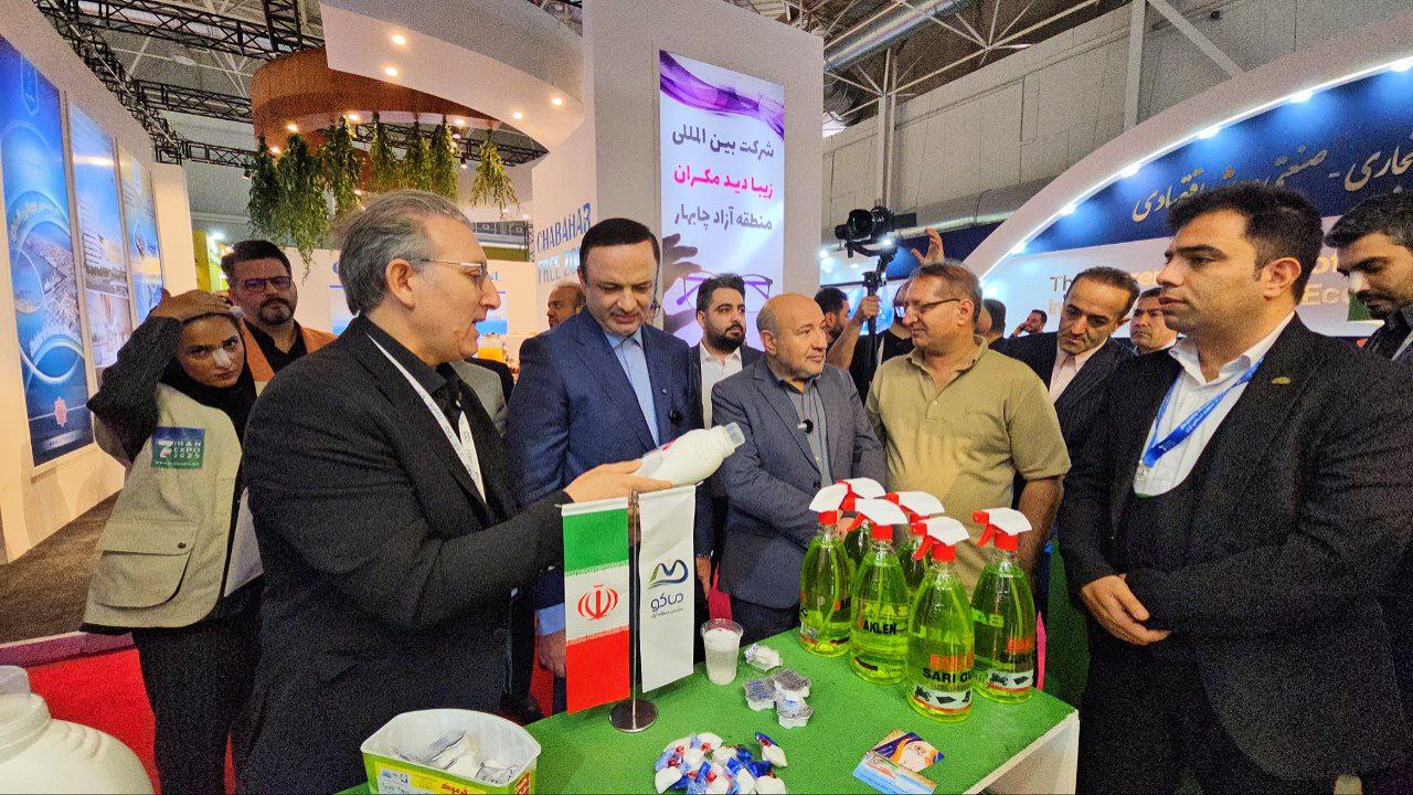بازدید دبیر شورایعالی مناطق آزاد تجاری ـ صنعتی و ویژه اقتصادی از غرفه منطقه آزاد ماکو در Iran Expo 2025