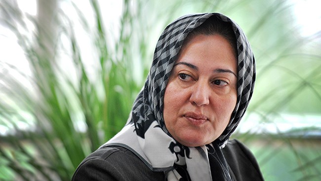 رییس کانون زنان بازرگان ایران با بیان دیدگاه خود درباره لازمه‌های قرارگیری تشکل‌های اقتصادی در جایگاه واقعی، گفت: یکی از مشکلات بر سر راه توسعه اقتصادی جامعه زنان، عدم خودباوری است.