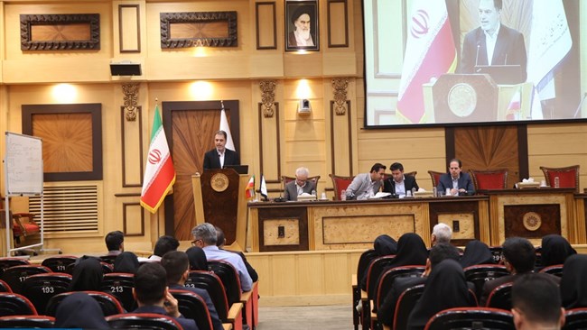 نایب‌رئیس اتاق ایران با انتقاد از عملکرد جزیره‌ای بنگاه‌های کوچک و متوسط در ایران، تأکید کرد: شبکه‌سازی و گرده زدن عرضه و تقاضا به یکدیگر با سازوکار با دوام مهم‌ترین نیاز این بنگاه‌هاست.