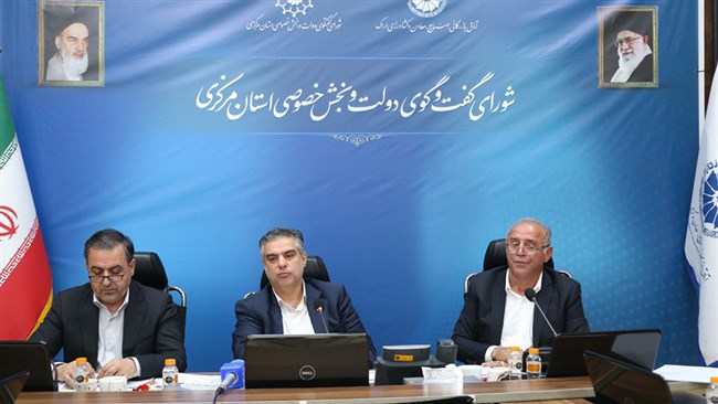 رئیس اتاق اراک با اشاره به مصوبه هیأت وزیران مبنی بر تفویض اختیار به استانداران گفت: به نظر می‌رسد این نخستین بار است شاهد تصمیم یک دولت در این ارتباط هستیم که به موجب آن اختیارات ویژه به استانداران اعطا شده است.