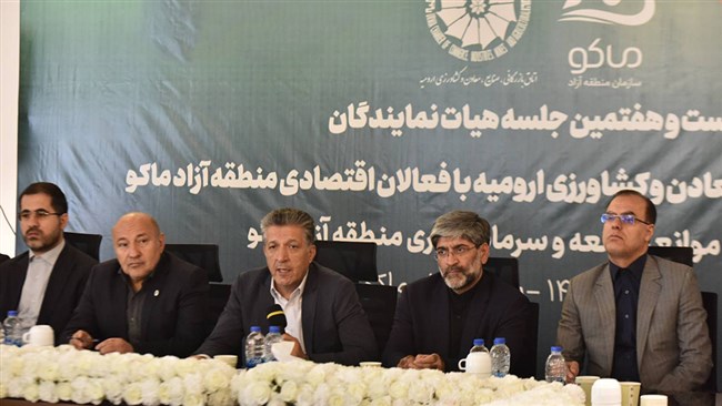 قاسم کریمی، رئیس اتاق بازرگانی، صنایع،معادن و کشاورزی ارومیه در نشست هیات نمایندگان این اتاق با فعالان اقتصادی منطقه آزاد ماکو تاکید کرد: این منطقه باید به دروازه تبادلات تجاری با قفقاز، اوراسیا و اروپا تبدیل شود.