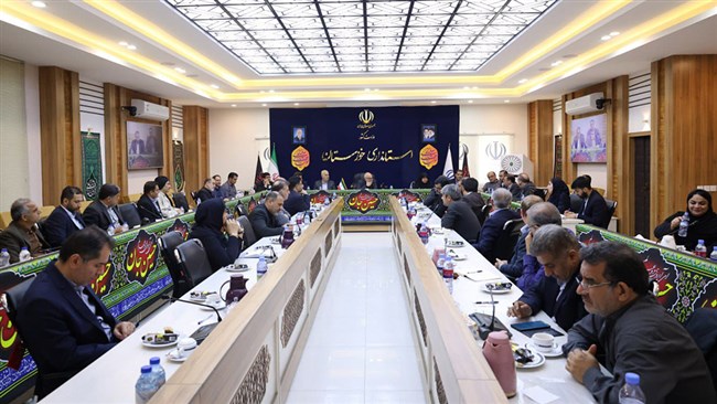 در نشست شورای گفت‌وگوی خوزستان با تأکید بر لزوم اصلاح بروکراسی اداری و حمایت از بخش خصوصی، درخواست تشکیل کمیته استانی متناظر با کمیته اقدام ارزی و سهمیه‌بندی ارزی بر اساس مزیت‌های استانی مطرح شد.