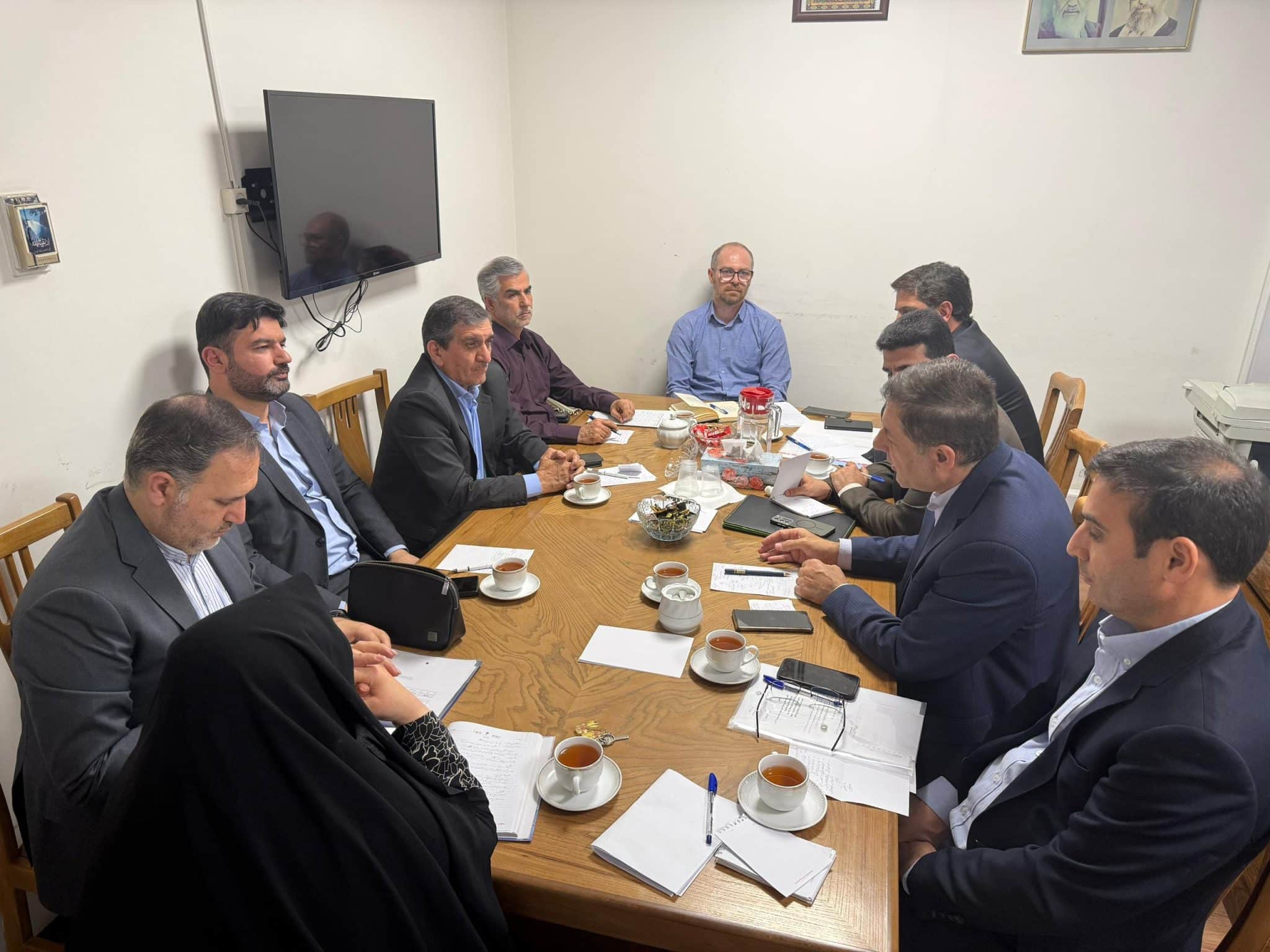 نشست هماهنگی ساماندهی شهری آبادان و خرمشهر در دفتر معاون اول رئیس‌جمهور برگزار شد