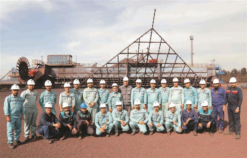 میهمانان این هفته: همکاران واحد انباشت و برداشت فولاد مبارکه