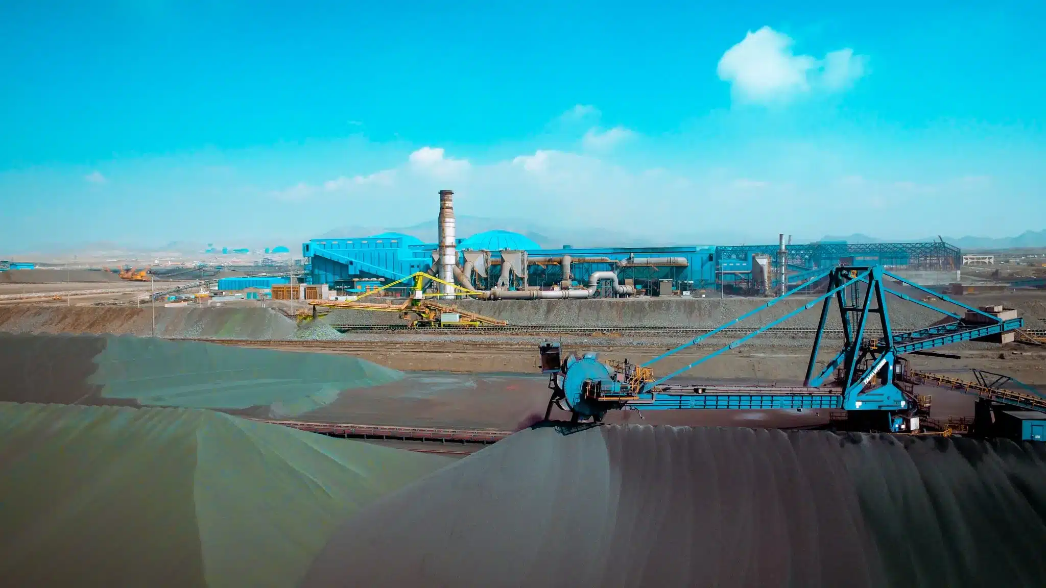 آثار و پیامدهای استقرار نظام ارز تک‌نرخی بر رقابت‌پذیری و عملکرد زنجیره فولاد